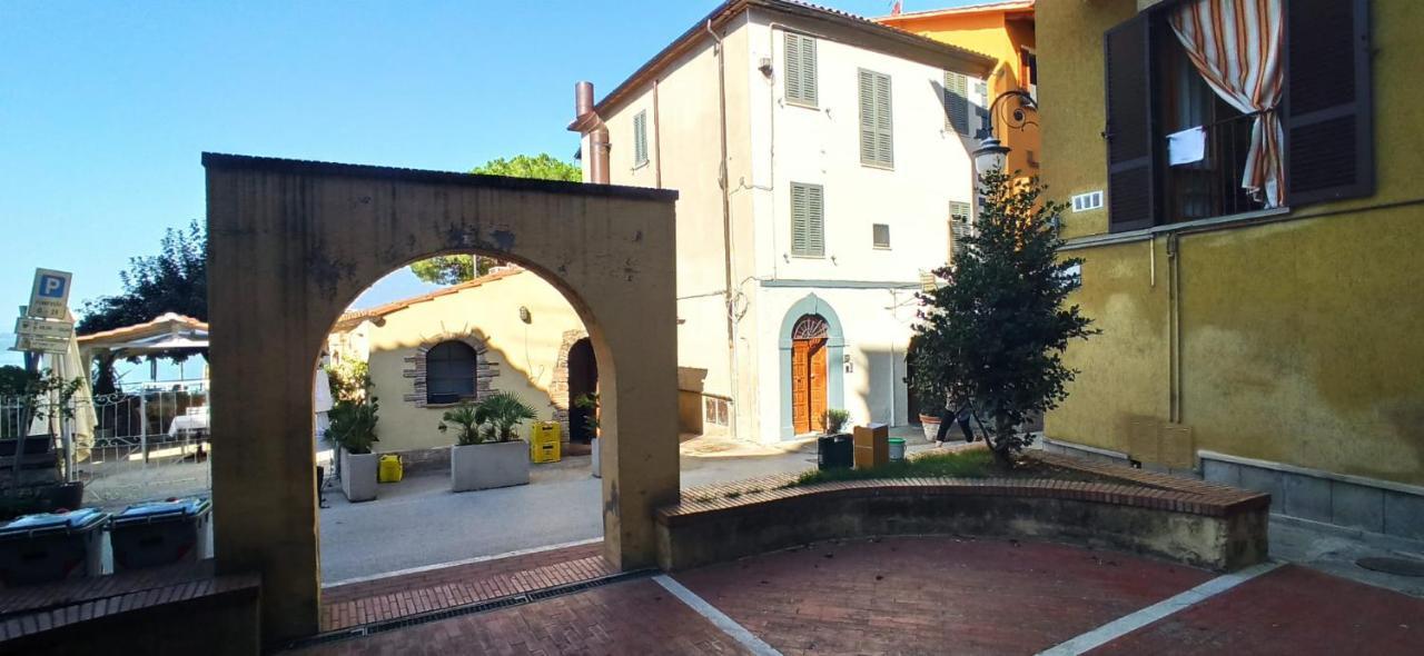 The View - Sunset & Relax - Suite - Appartamenti Vista Lago Passignano sul Trasimeno Exterior foto